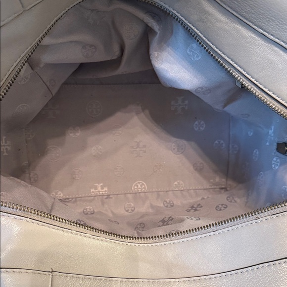 Tory Burch Light Gray Quilted Crossbody Bag Like New - Picture 9 of 15